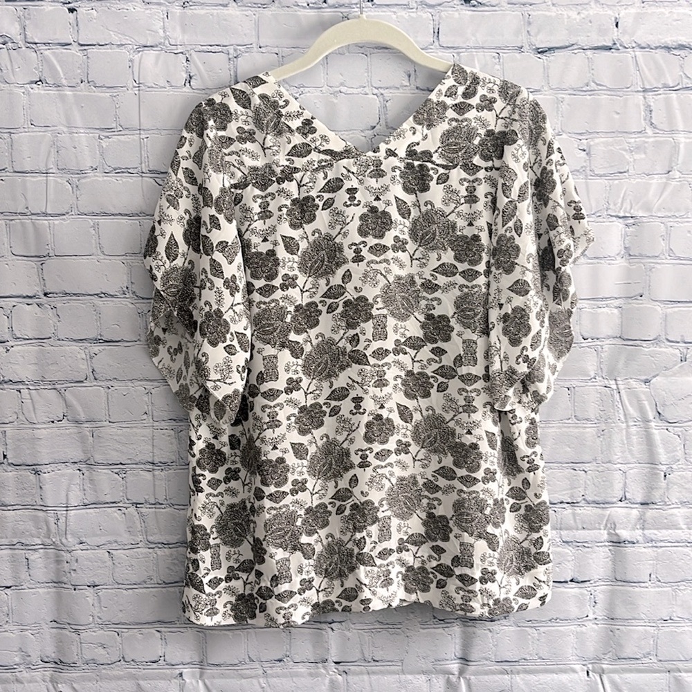 Ivanka Trump Floral Black and White V-Neck Women's Top‎ Size Medium - Picture 4 of 4